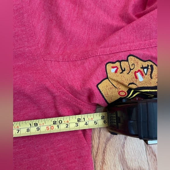 NWT! Hands High NHL Chicago Blackhawks Red Tshirt - Picture 7 of 8